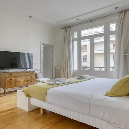 Appartamento Renovated, Amazing & Huge Flat Of 200 Sqm 16 *